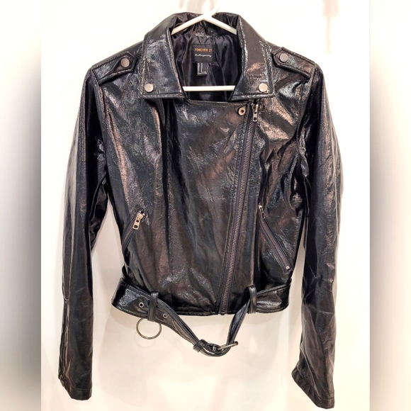 Forever 21 80s Black Faux Patent Bomber Jacket - Picture 3 of 13